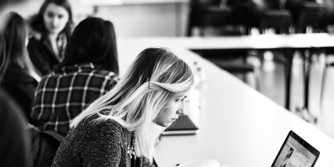 노력해야 정체성이 생길까? 정체성이 생겨야 노력할까?