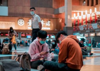 코로나19와 연령대별 행복